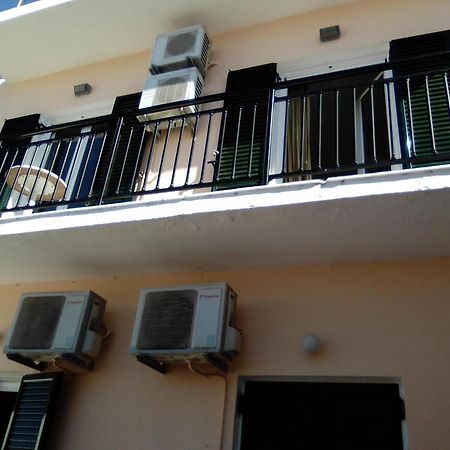 Georgia Beach Apartments Mesongí Eksteriør bilde